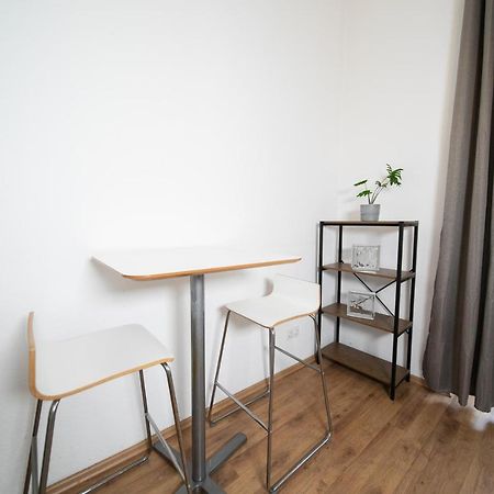 White 60 Qm Apartment - Zentral - Balkon - Messe Düsseldorf Eksteriør bilde